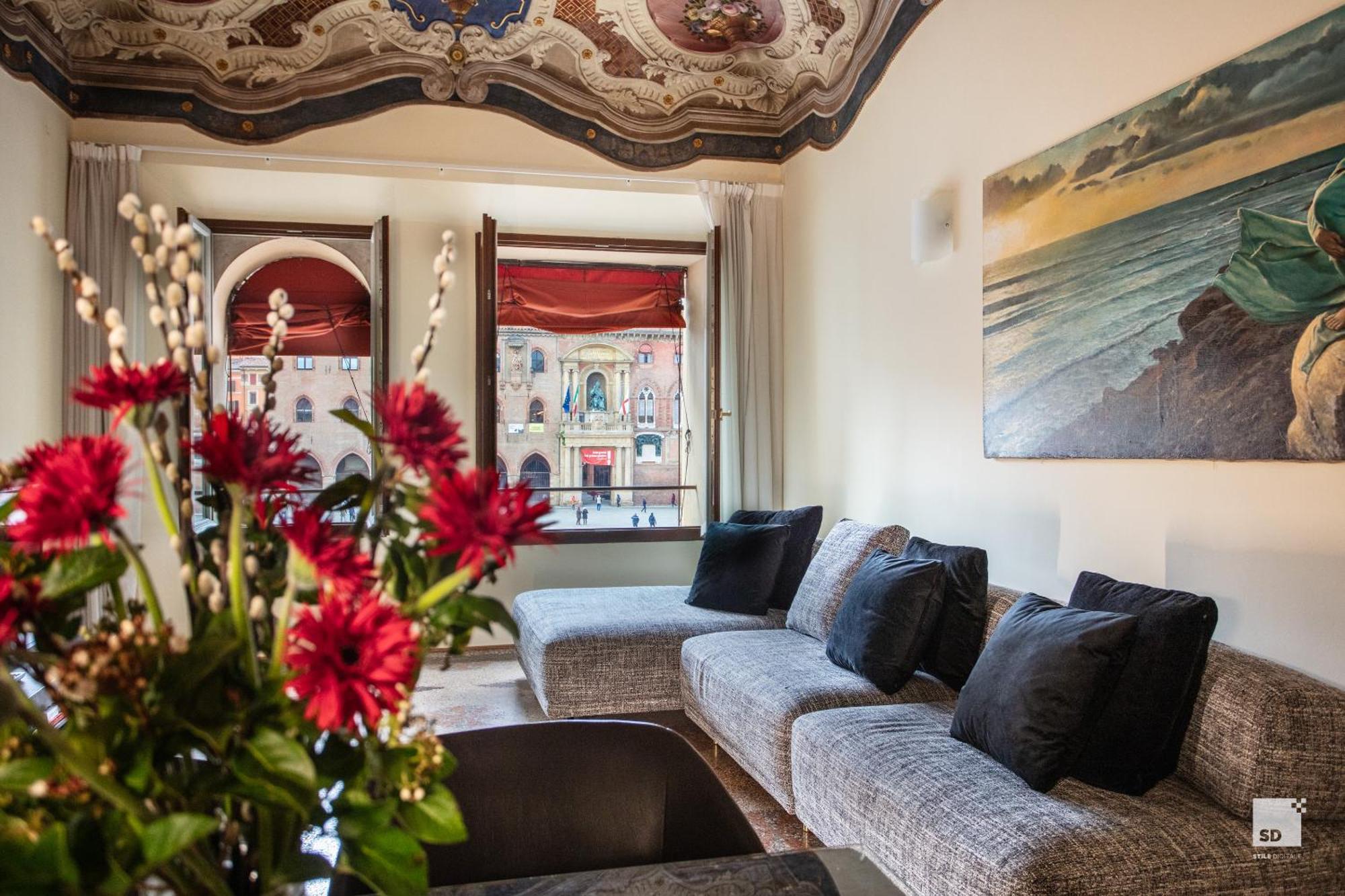 Urbanicooh Paracelso - Piazza Maggiore View Болонья Экстерьер фото